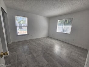 18540 Miami Blvd in Ft. Myers, FL - Building Photo - Building Photo