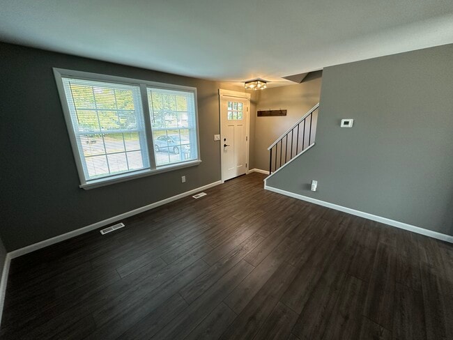 27 Farmbrook Dr in Farmington, NY - Building Photo - Building Photo