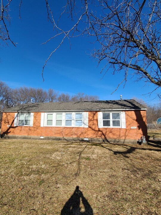2001 N Adams St-Unit -2001 in Junction City, KS - Building Photo