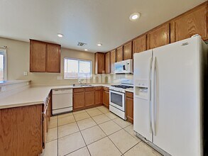 7920 Storyland St in Las Vegas, NV - Building Photo - Building Photo