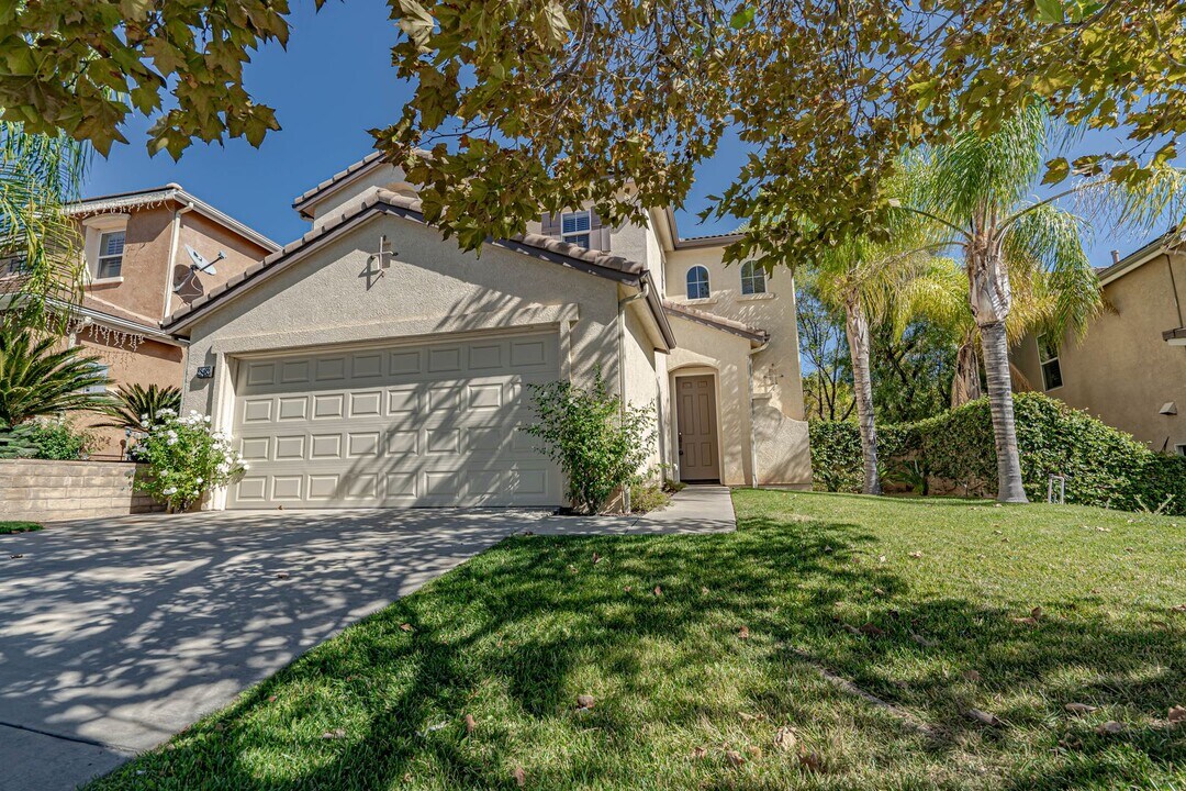 28482 Santa Catarina Rd in Santa Clarita, CA - Building Photo