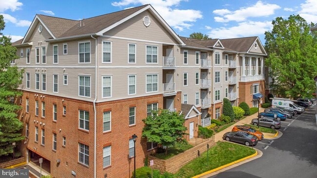 6990 Falls Reach Dr in Falls Church, VA - Building Photo - Building Photo
