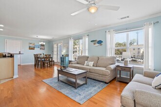 2421 Beachview Dr in Ocean Springs, MS - Building Photo - Building Photo