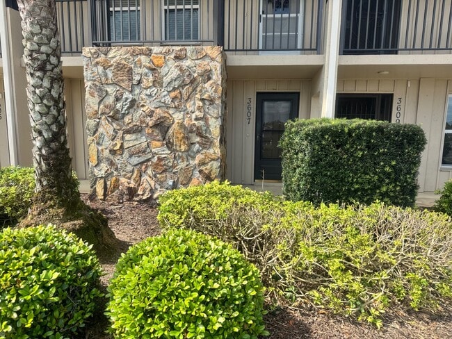 property at 3607 Edgewater Dr