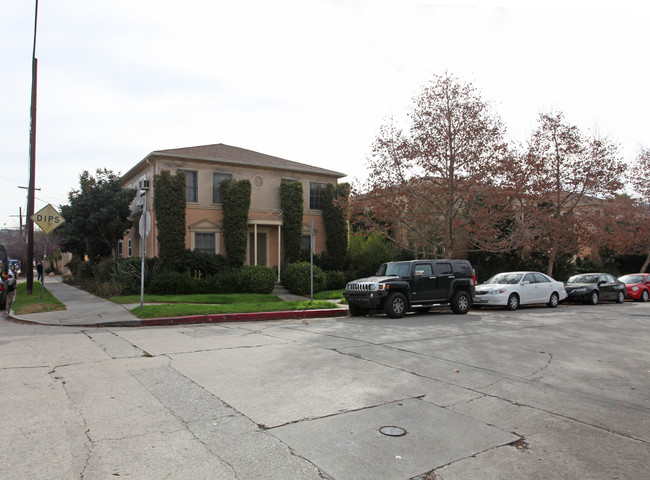 1650-1670 Lyman Pl in Los Angeles, CA - Foto de edificio - Building Photo