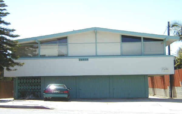 26025 Narbonne Ave in Lomita, CA - Foto de edificio - Building Photo