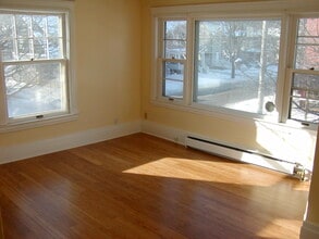 722 W Vine St, Unit 2 in Kalamazoo, MI - Building Photo - Building Photo