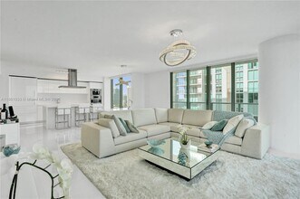 330 Sunny Isles Blvd, Unit 5-1808 in Sunny Isles Beach, FL - Building Photo - Building Photo