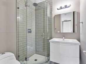 614 NE 12th Ave in Fort Lauderdale, FL - Building Photo - Building Photo