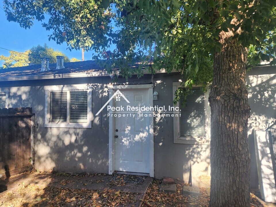321 C St in Roseville, CA - Building Photo