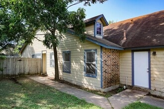 9105 Sanger Dr, Unit A in Austin, TX - Building Photo - Building Photo