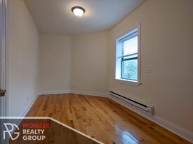 813 W Cornelia Ave, Unit 309 in Chicago, IL - Building Photo - Building Photo