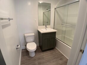 14639-14645 Vanowen St in Van Nuys, CA - Foto de edificio - Building Photo