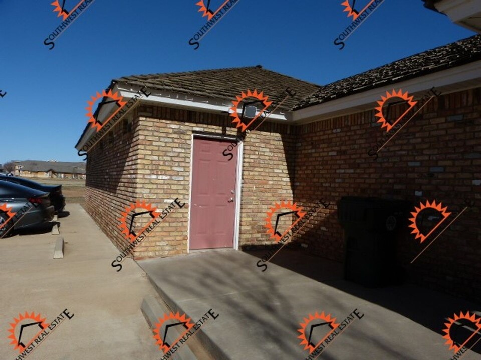 105 Golf Dr in Clovis, NM - Building Photo