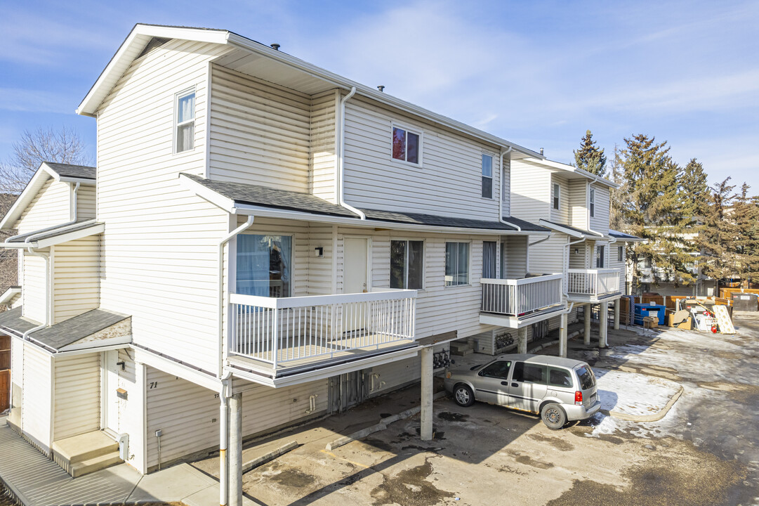 65 Bannister SE in Calgary, AB - Building Photo