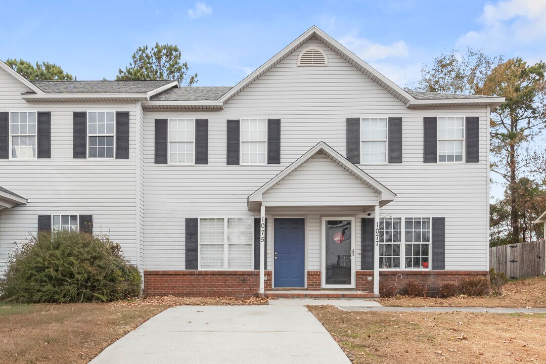 1075 W Pueblo Dr in Jacksonville, NC - Building Photo