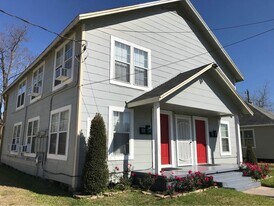 214 W Republic St in Baytown, TX - Building Photo