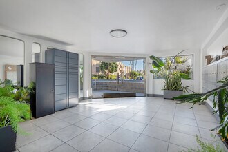 Park Plaza Apartments in Los Angeles, CA - Foto de edificio - Building Photo