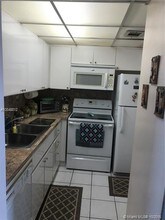 4675 W 18th Ct-Unit -701 in Hialeah, FL - Foto de edificio - Building Photo