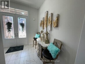 3041 Post Rd in Oakville, ON - Building Photo - Building Photo