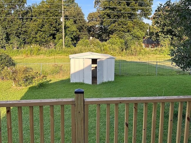 726 McArthur Blvd in Warner Robins, GA - Foto de edificio - Building Photo