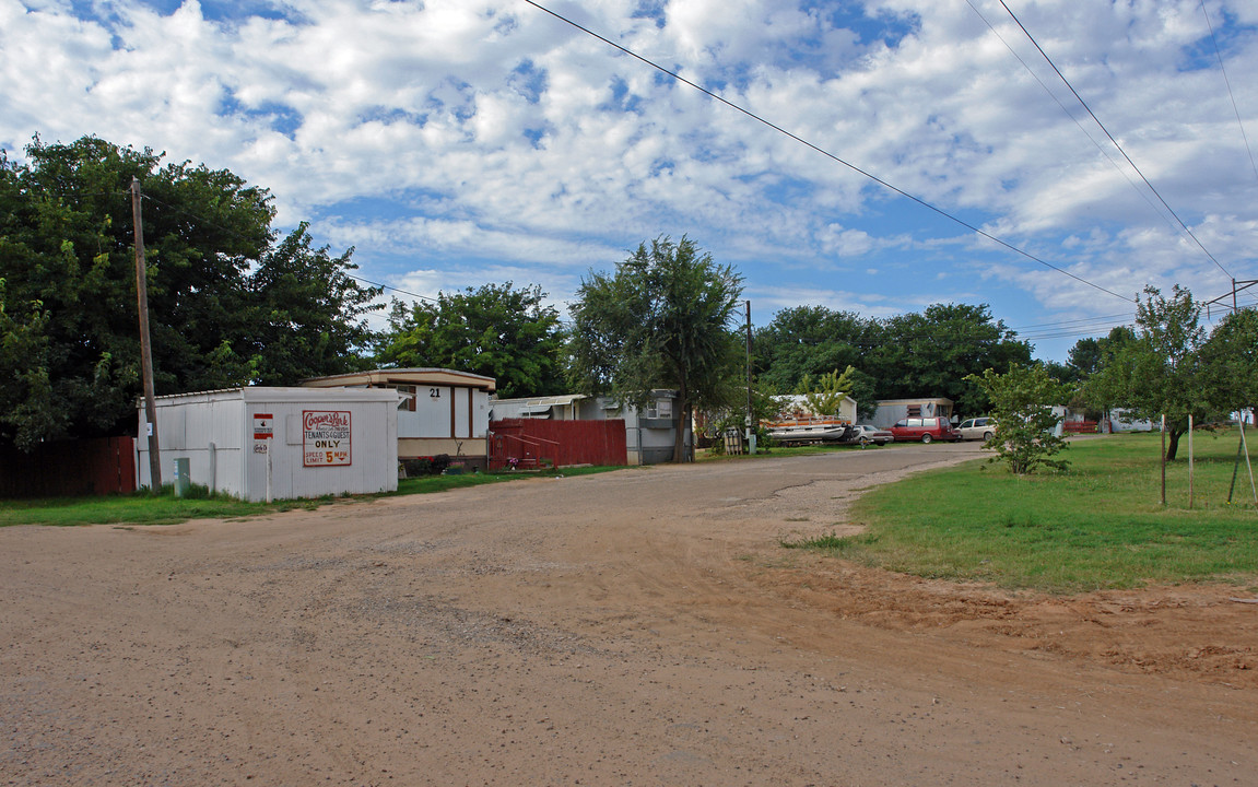 21 Circle Dr in Wolfforth, TX - Building Photo