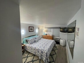 7 Dehnhoff Walk in Islip, NY - Building Photo - Building Photo