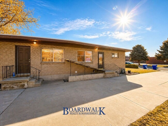 325 Baird Cir in South Salt Lake, UT - Building Photo - Building Photo