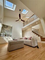 75 Pelham St in Newport, RI - Building Photo