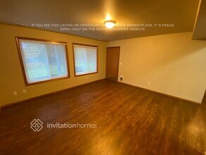 19511 64th St E in Bonney Lake, WA - Foto de edificio - Building Photo