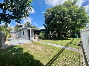 3135 SW 64th Ave in Miami, FL - Building Photo - Building Photo