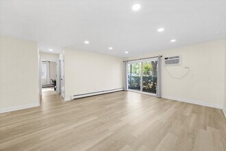 9S125 Lake Dr in Willowbrook, IL - Building Photo - Building Photo