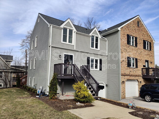 4946 Florence Ave in Downers Grove, IL - Building Photo - Building Photo