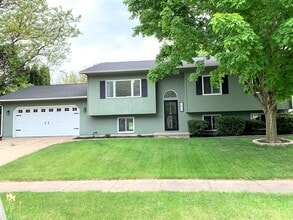 155 Bayberry Ln in North Liberty, IA - Building Photo - Building Photo