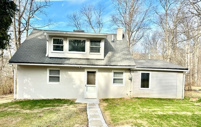 property at 752 Norwood Rd