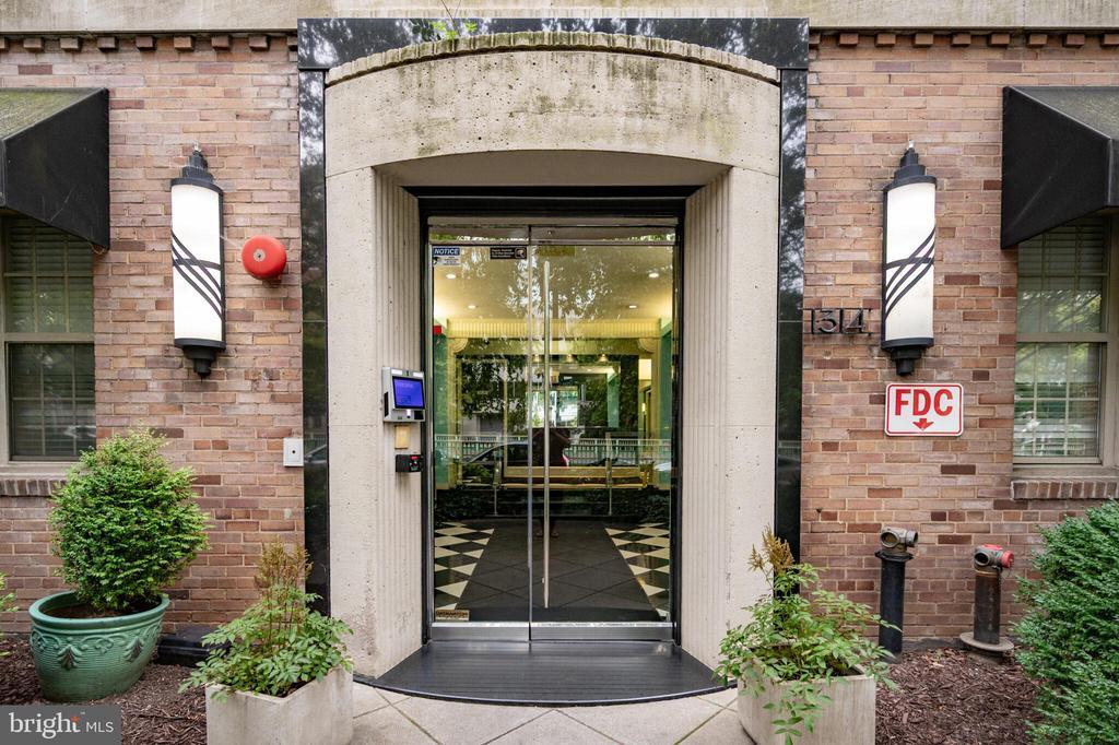 1314 Massachusetts Ave NW in Washington, DC - Building Photo