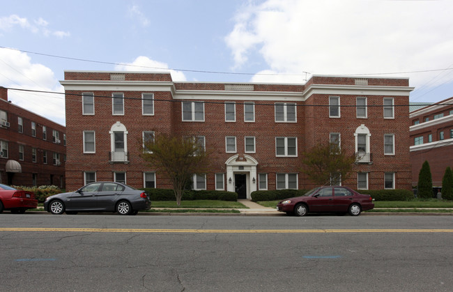 BEARINGS NORTH CONDOMINIUM in Alexandria, VA - Foto de edificio - Building Photo