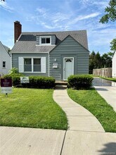 1010 Larkmoor Blvd in Berkley, MI - Building Photo - Building Photo
