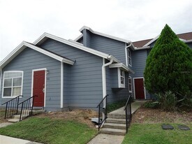 720 Caribbean Dr in Davenport, FL - Building Photo