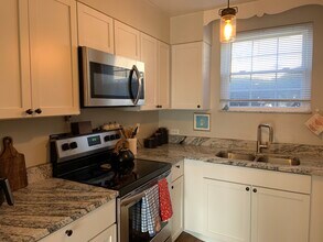 1355 Bluff Avenue, Grandview Heights, OH 43212, Unit B in Grandview Heights, OH - Foto de edificio - Building Photo