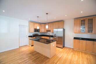 1807 W Ellen St in Chicago, IL - Building Photo - Building Photo
