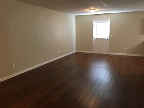 13 Holly Springs Cir in Port Wentworth, GA - Foto de edificio - Building Photo