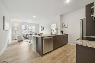 227 N Walnut St in East Orange, NJ - Building Photo - Building Photo