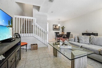 1061 NW 18th Ave in Boca Raton, FL - Building Photo - Building Photo