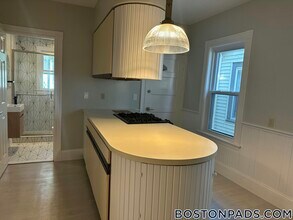 57 Hawthorne St in Somerville, MA - Building Photo - Building Photo