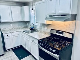 62 E Water St, Unit 1 in Taunton, MA - Building Photo