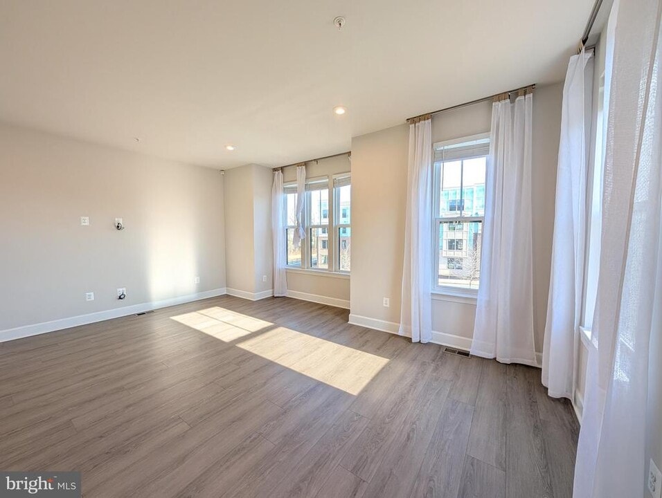 6710 Belcrest Rd in Hyattsville, MD - Building Photo