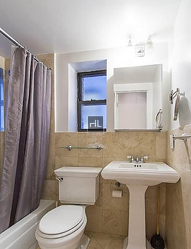 Mott Street, Unit 9 in New York, NY - Building Photo - Building Photo