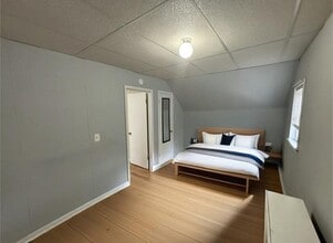 240 Dixon Ave, Unit 2nd Floor in Paterson, NJ - Foto de edificio - Building Photo