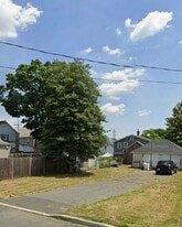 4 Embroidery St in Sayreville, NJ - Building Photo